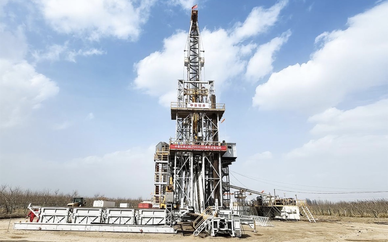 Small rotary oil drilling rig (350–550 HP) 